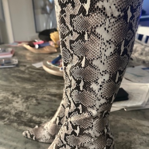 Unbranded Snake Print  Faux Leather Block Heel Boots NEVER WORN - BRAND NEW! 9 M - Picture 3 of 15